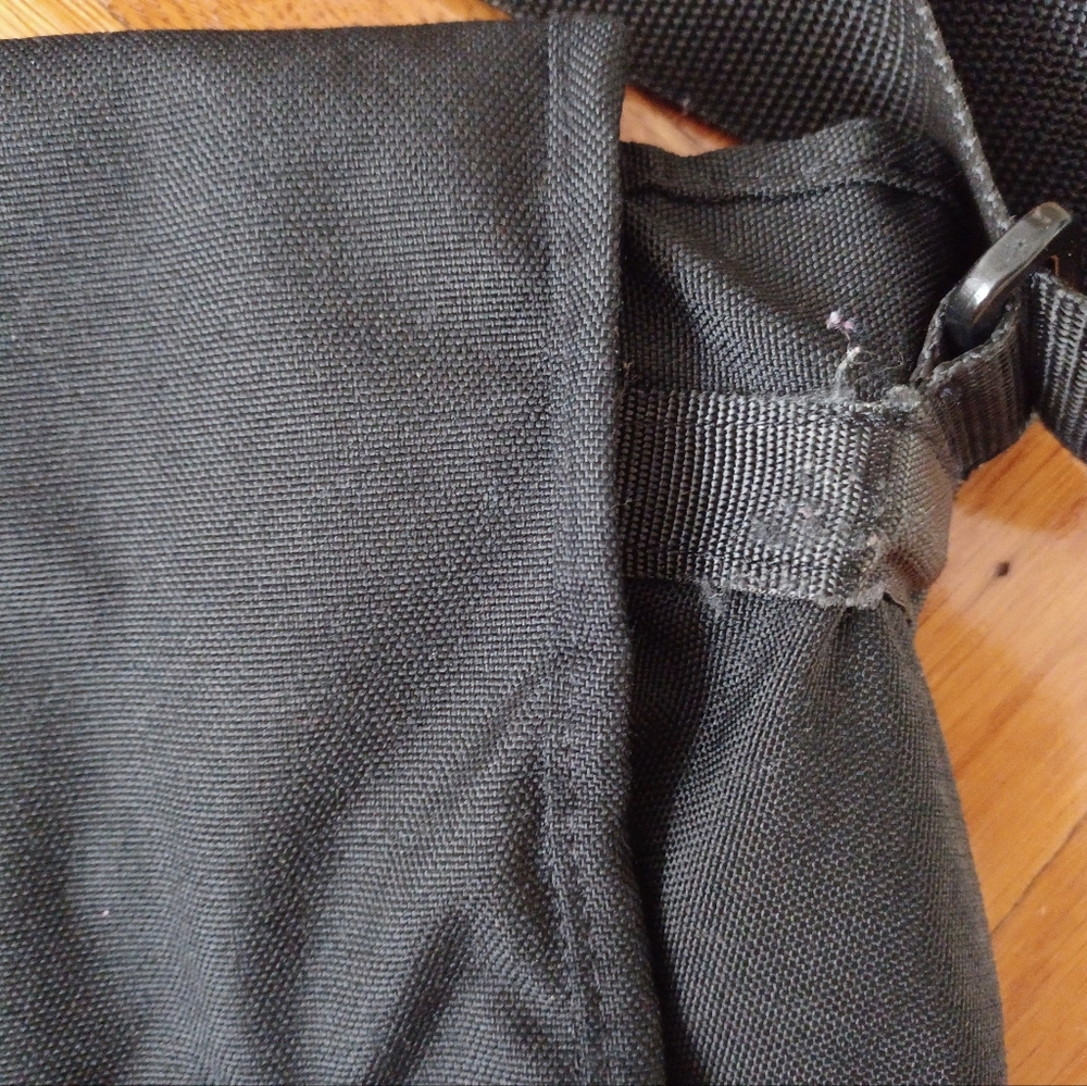 Manhattan Portage Black Messenger Bag - Picture 9 of 12